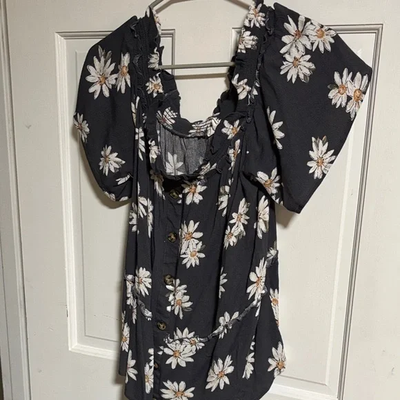 Maurices Black Daisy Print Puff Sleeve Blouse - Picture 2 of 7